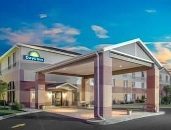 Days Inn By Wyndham Madison Ne/Windsor Екстериор снимка