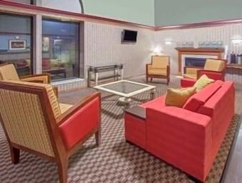 Days Inn By Wyndham Madison Ne/Windsor Екстериор снимка
